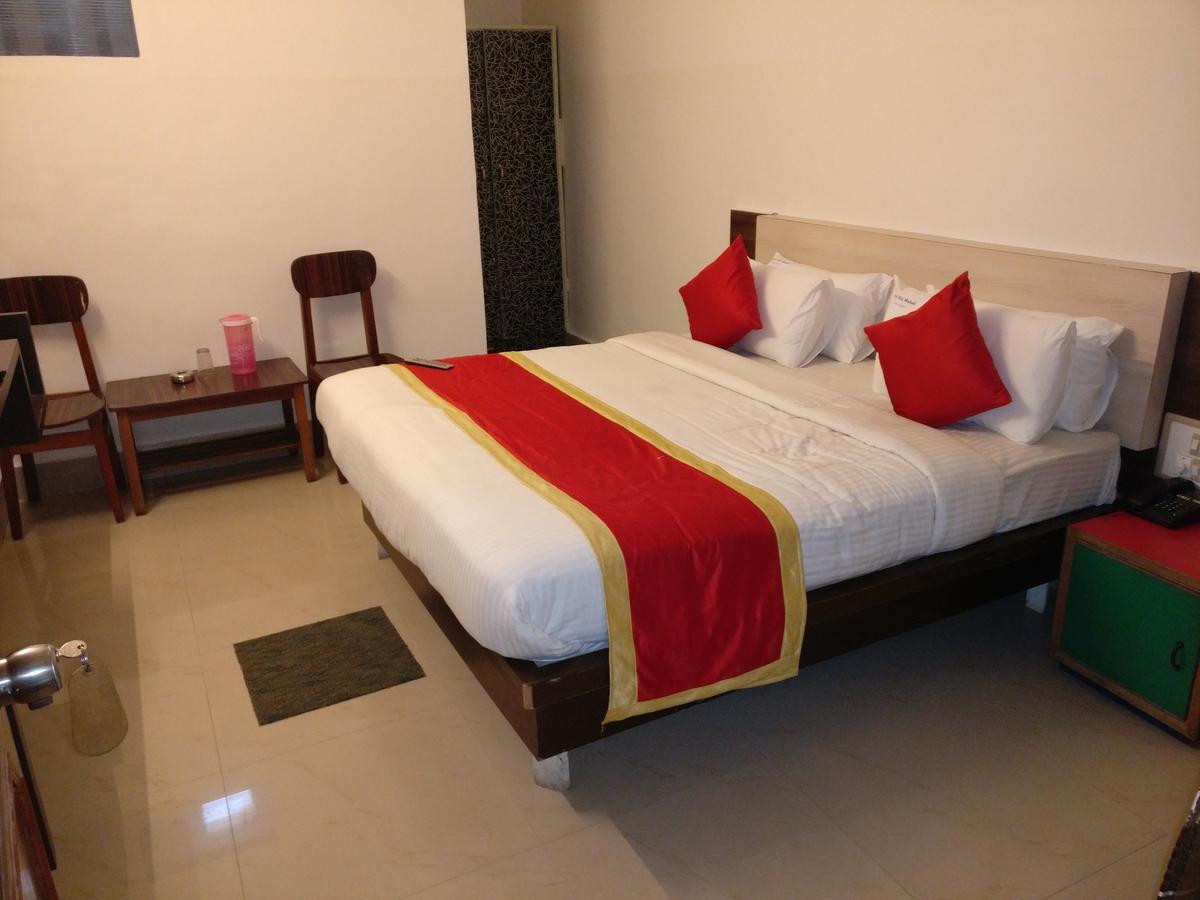 Hotel Raj Mahal Чикмагалур Экстерьер фото