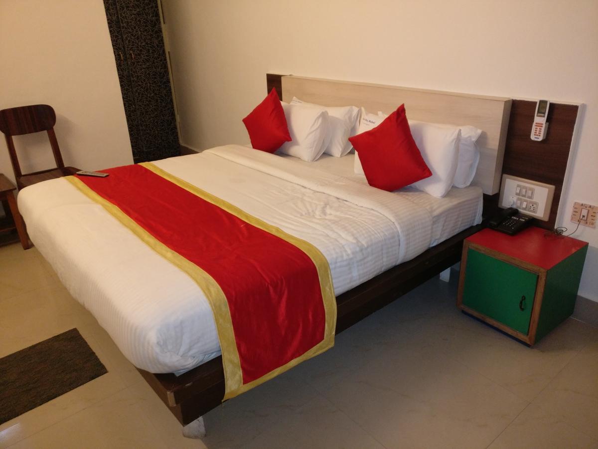Hotel Raj Mahal Чикмагалур Экстерьер фото