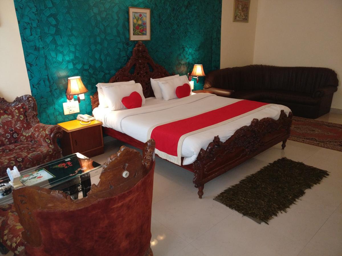 Hotel Raj Mahal Чикмагалур Экстерьер фото