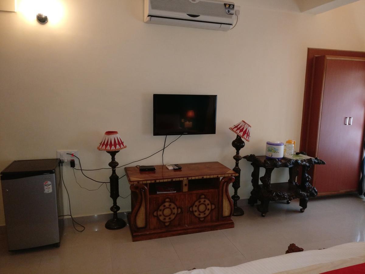 Hotel Raj Mahal Чикмагалур Экстерьер фото